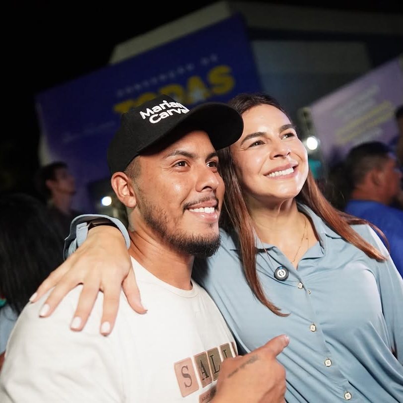 Abraço de apoiador na convenção, em Porto Velho