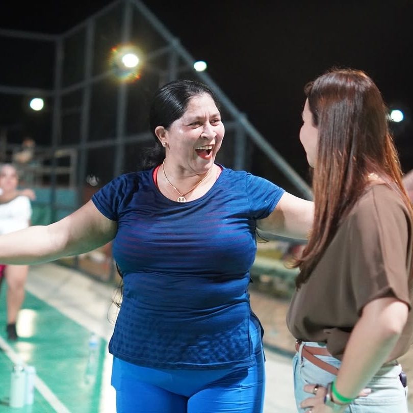 Encontro com moradoras em quadra de bairro